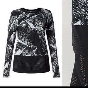 Lululemon Black & Grey Vent It Long Sleeve Size 6